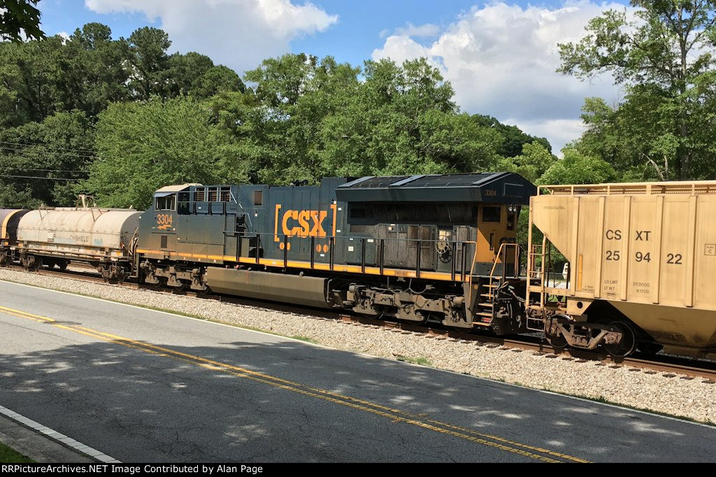 CSX 3304 pushing mid-train